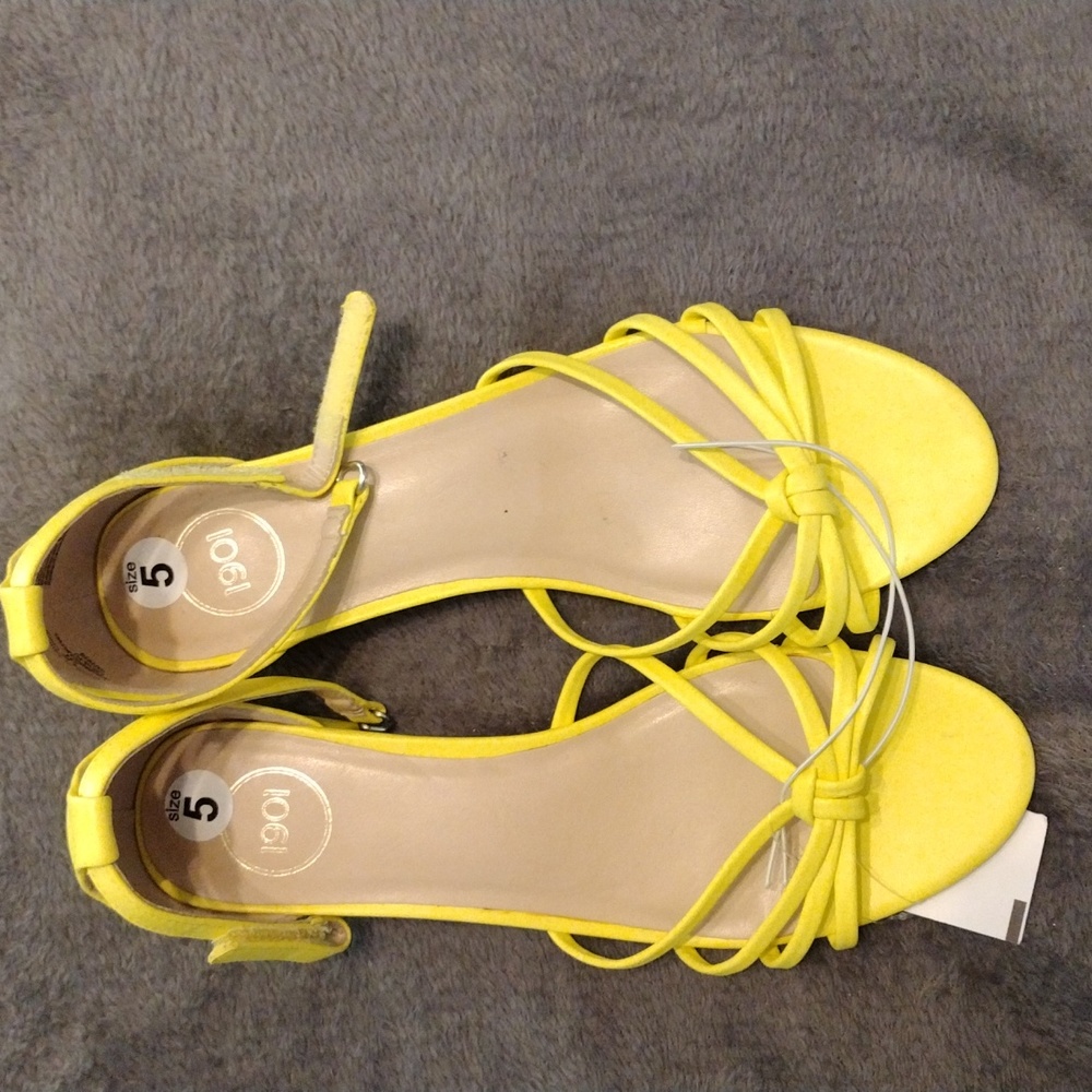 NWOT 1901 Yellow Shoes